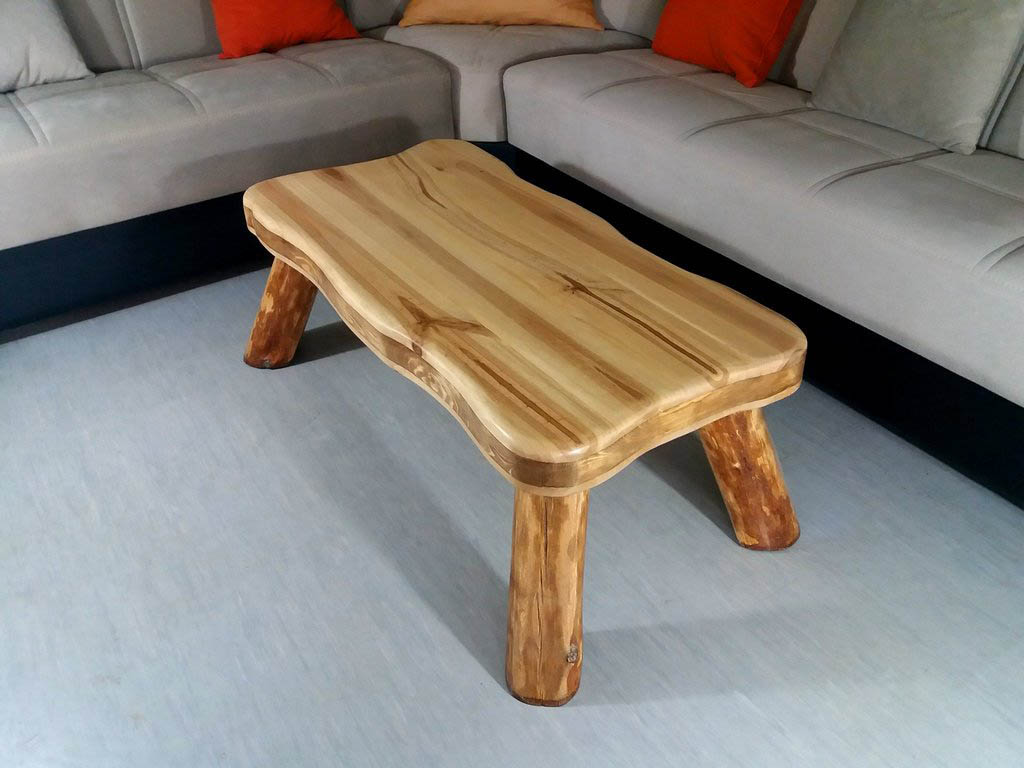 Mesa Boscosa, tribal de madera natural con líneas suaves y únicas en cada pieza de Nauzet
