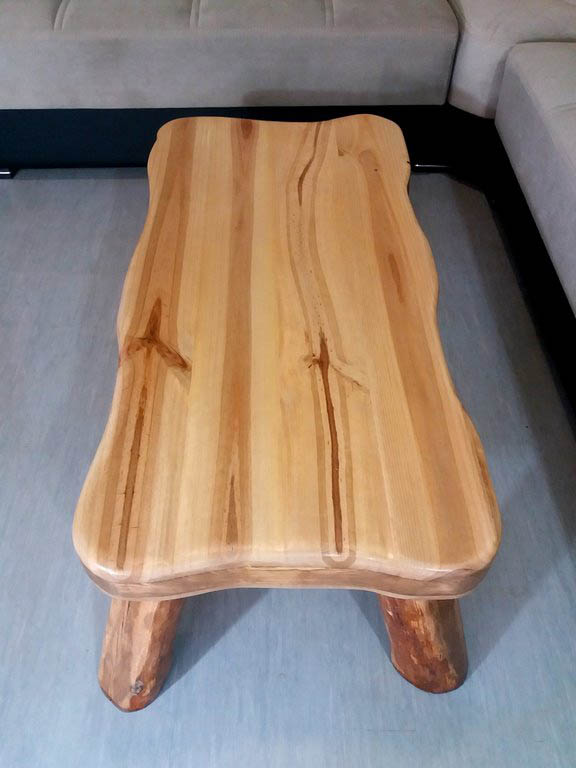 Mesa Boscosa, tribal de madera natural con líneas suaves y únicas en cada pieza de Nauzet