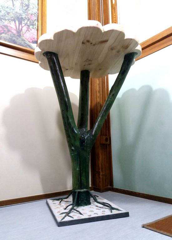 Mesa alta Margarita tallada a mano de Nauzet