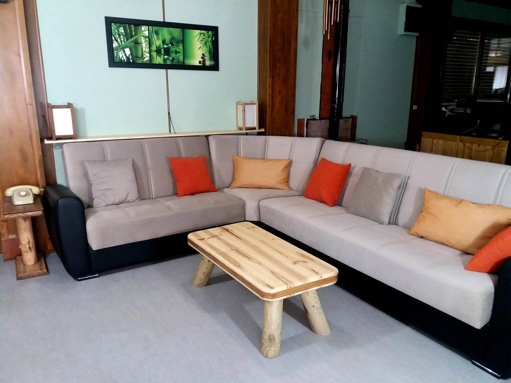 Mesa japonesa Sakai, tradicional con líneas sobrias, austeras y elegantes, de Nauzet