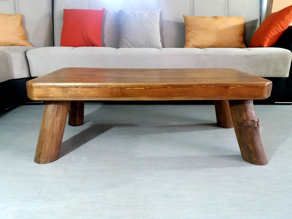 Mesa japonesa Sakura, tradicional con líneas sobrias, austeras y elegantes, de Nauzet